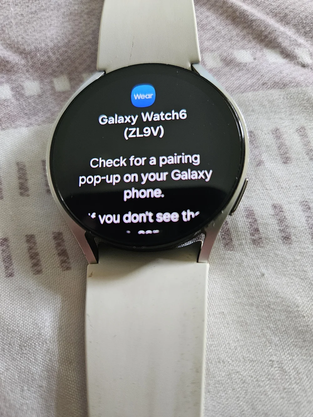 Samsung White Silicone Smartwatch with Round AMOLED Display